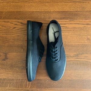 Universal Thread Classic Black Monochrome Canvas Sneakers